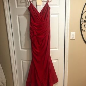 Beautiful red unaltered small/medium gown